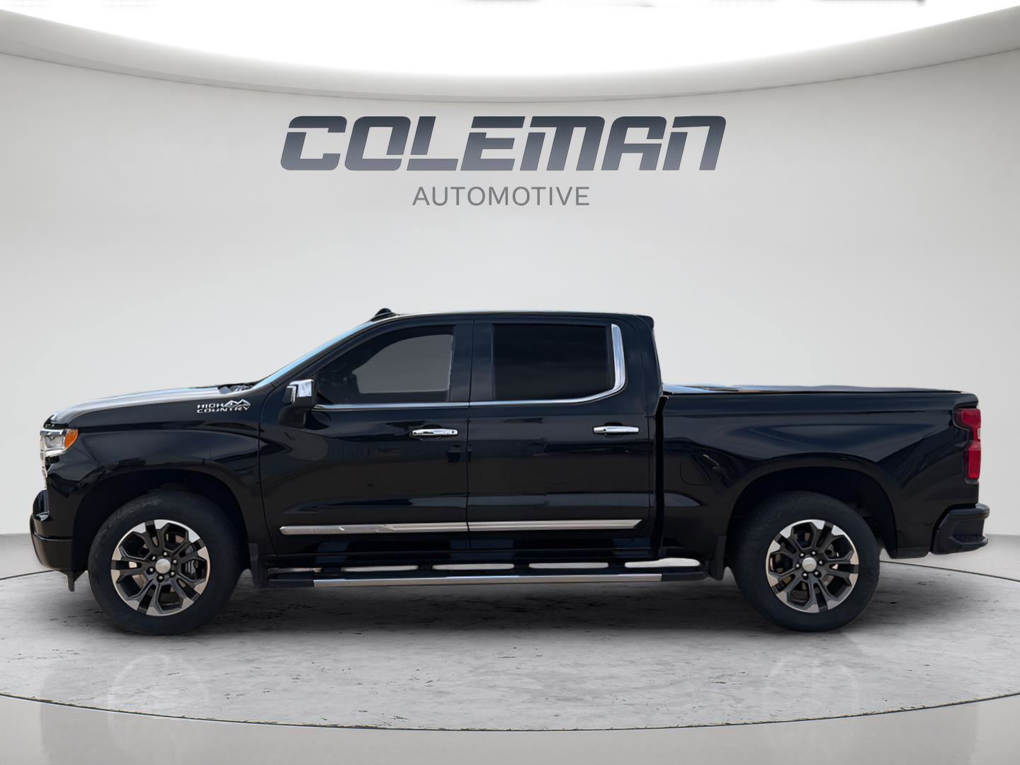 Used 2023 Chevrolet Silverado 1500 High Country w/ Technology Package AWD/4WD image 2