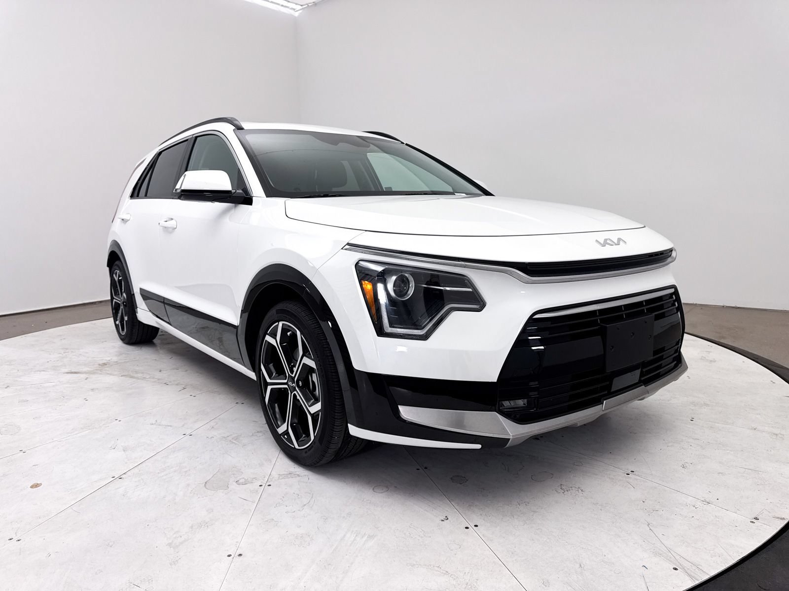 Used 2023 Kia Niro EX Touring FWD image 13