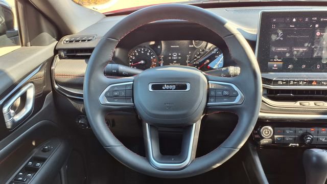Used 2025 Jeep Compass Trailhawk image 19