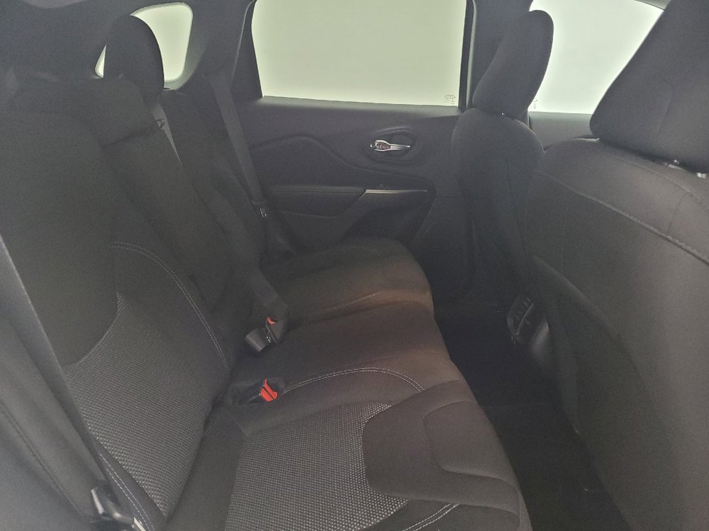 Used 2020 Jeep Cherokee Latitude image 19