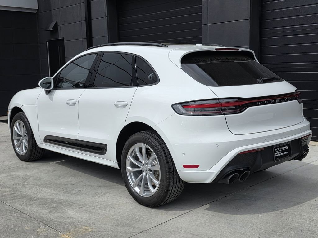 Used 2025 Porsche Macan T image 3