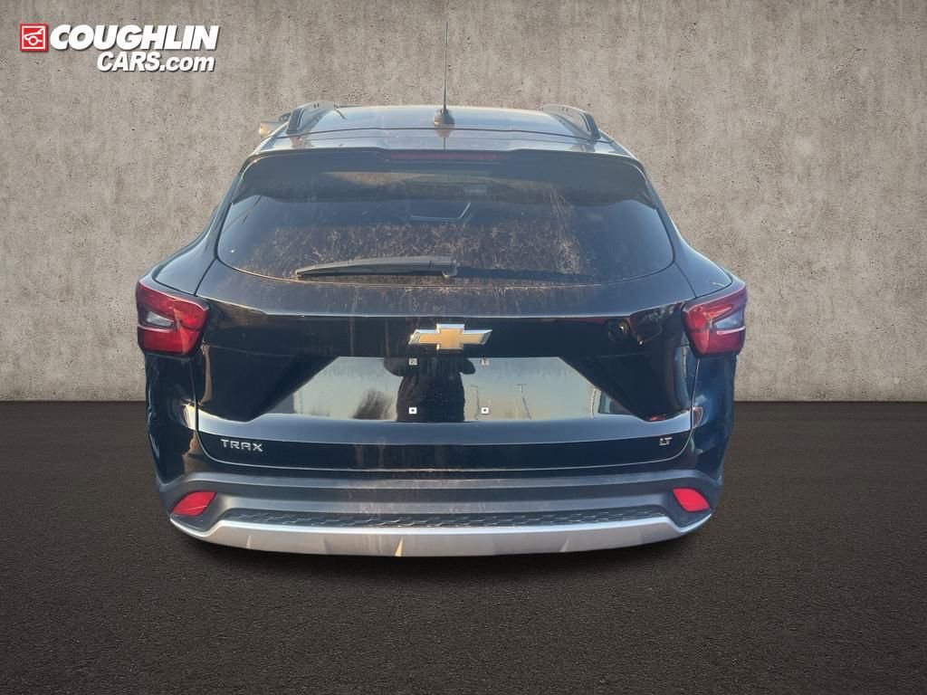 Used 2024 Chevrolet Trax LT image 2