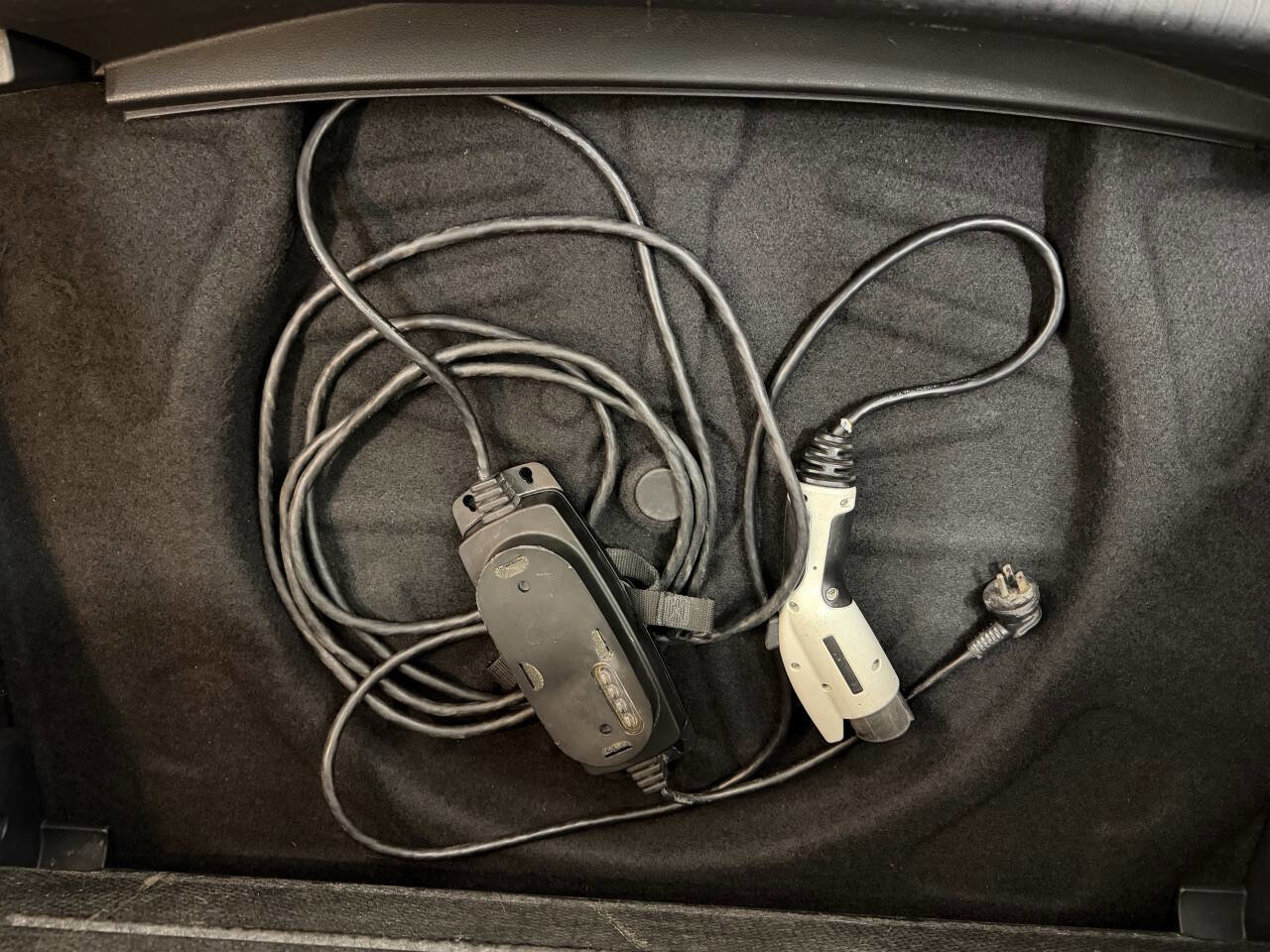 Used 2016 Volkswagen e-Golf SE w/ DC Fast Charging Package image 21