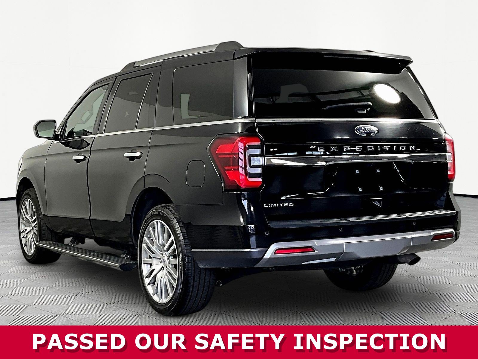 Used 2024 Ford Expedition Limited AWD/4WD image 4