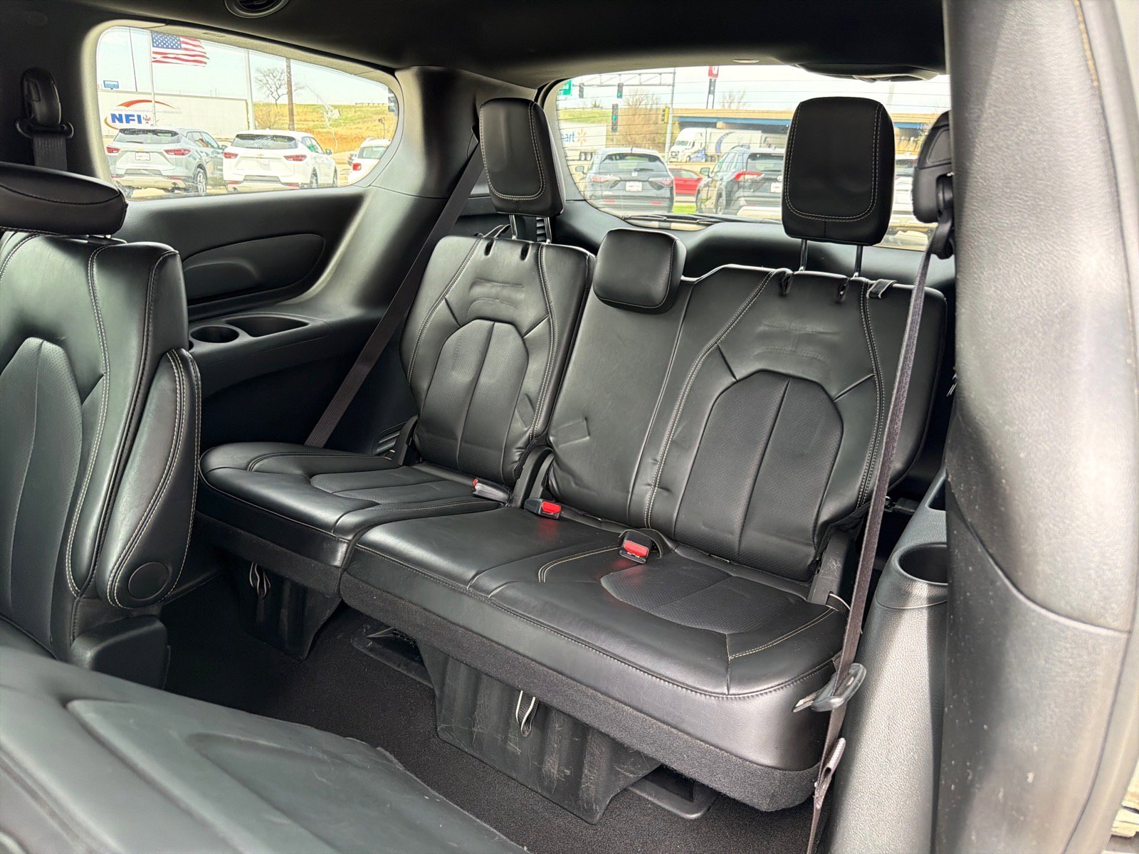 Used 2025 Chrysler Pacifica Select FWD image 24