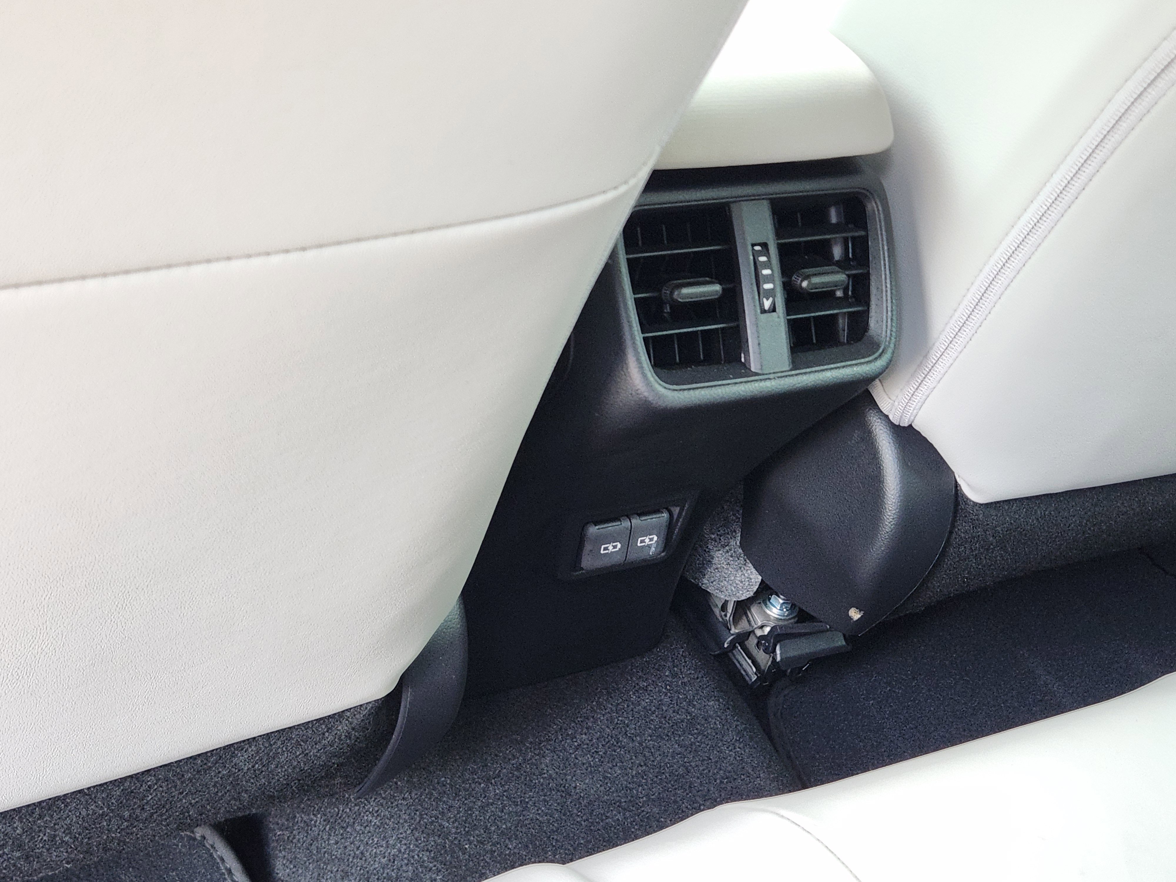 Used 2025 Lexus UX 300h FWD image 38