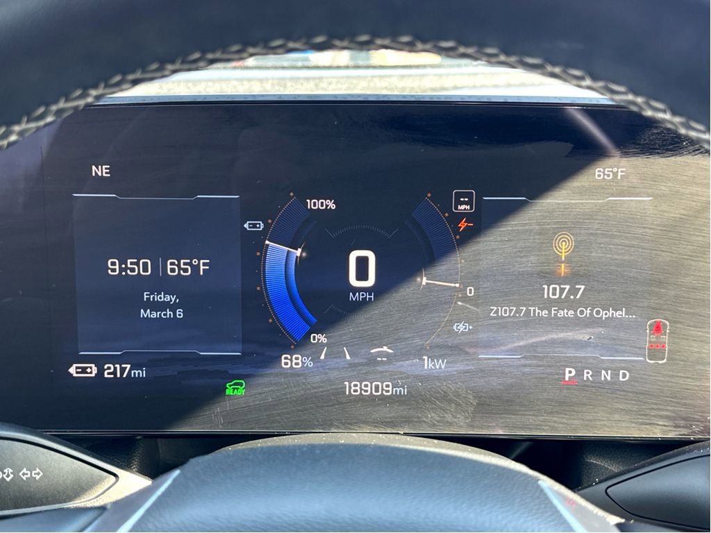 Used 2025 Chevrolet Equinox EV LT w/ Comfort Package FWD image 17
