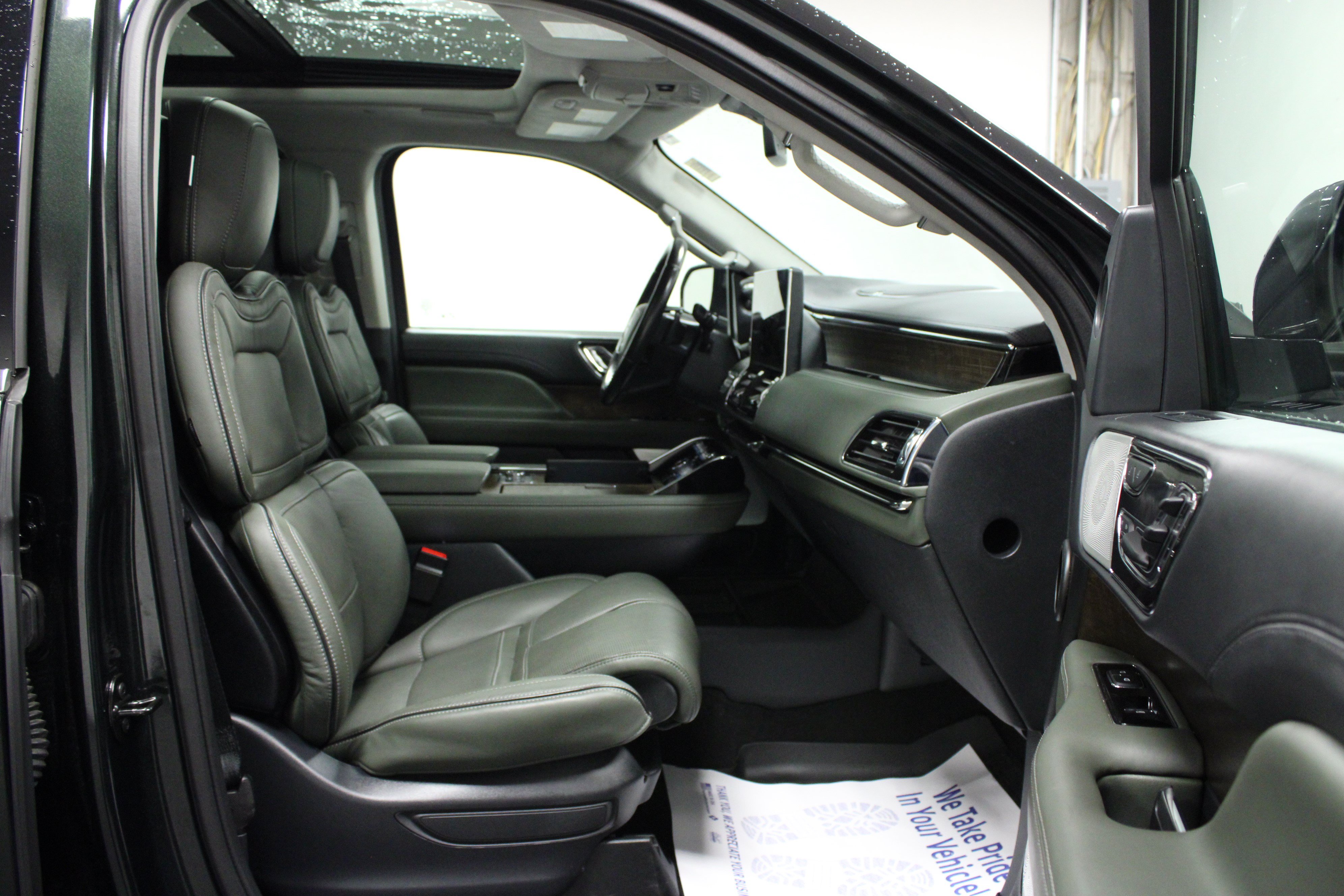 Used 2022 Lincoln Navigator L Black Label AWD/4WD image 17