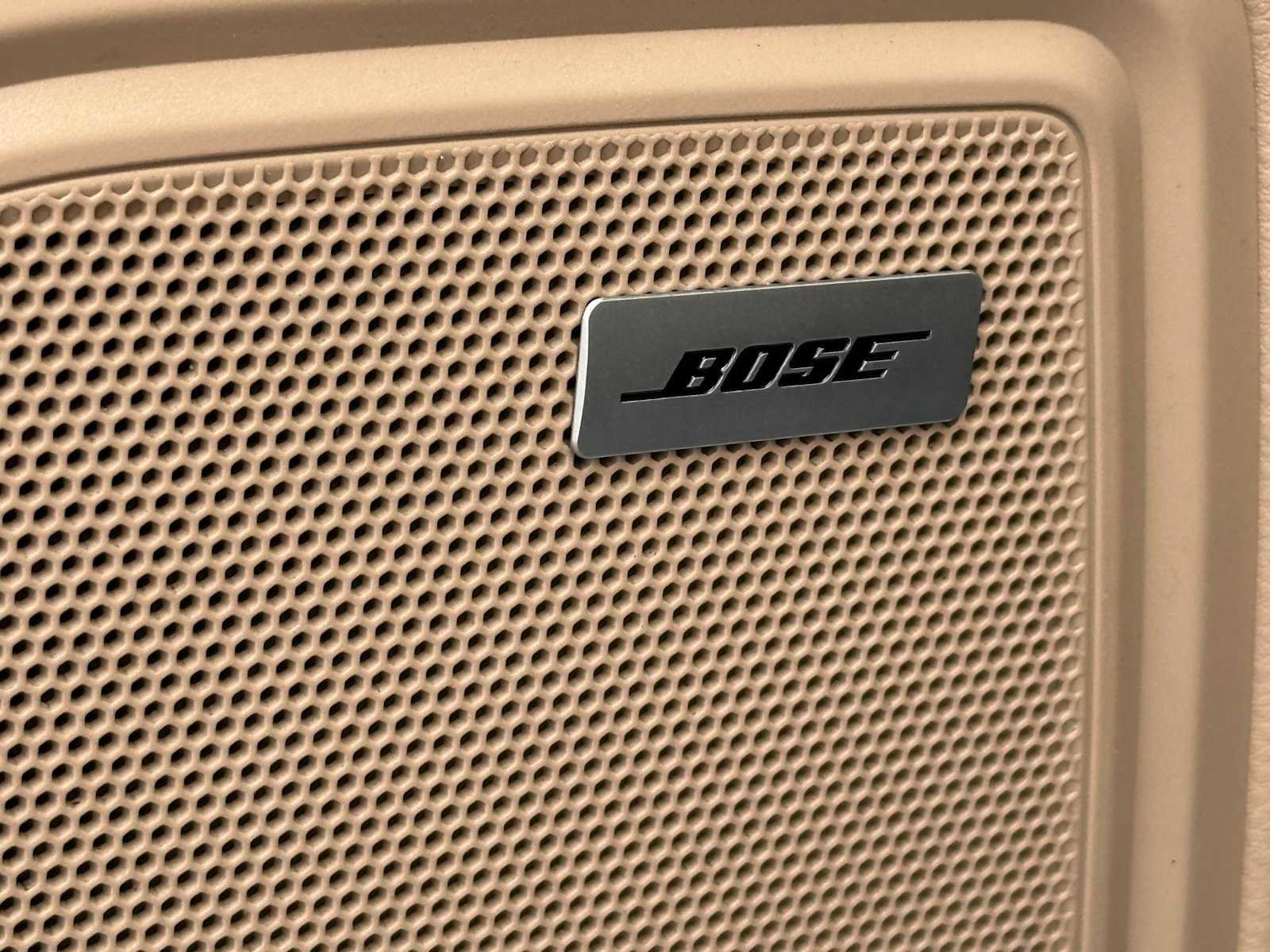 Used 2024 Porsche Macan w/ Premium Plus Package image 20