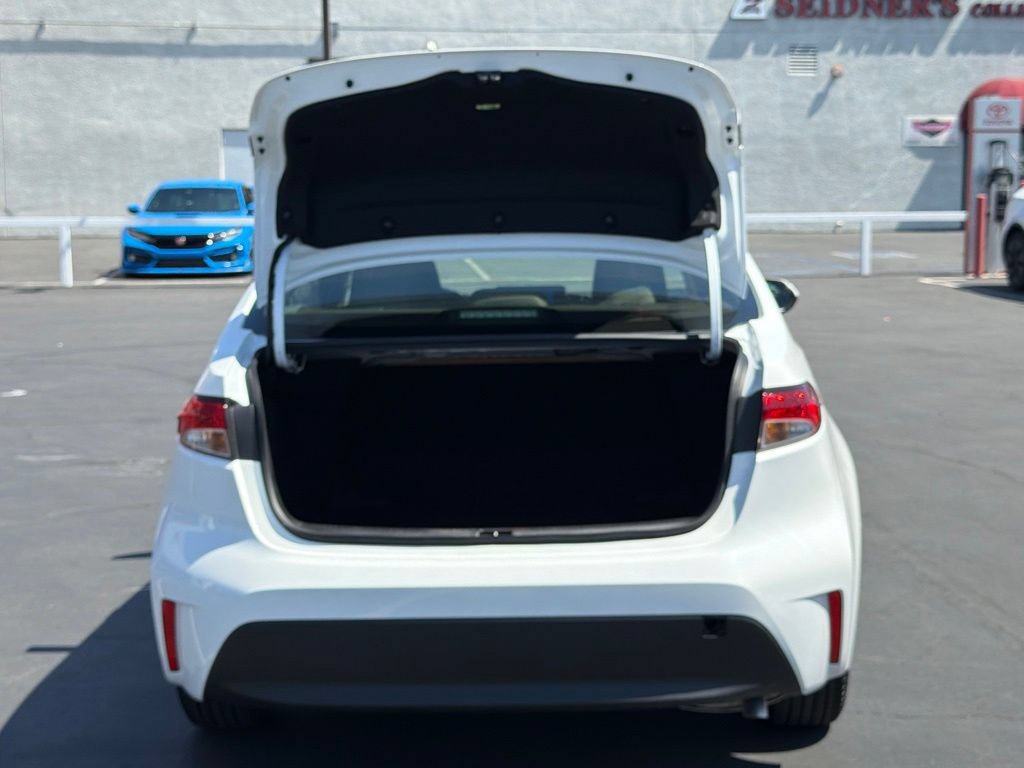 Used 2026 Toyota Corolla LE w/ Carpet Mat Package (TMS) FWD image 12