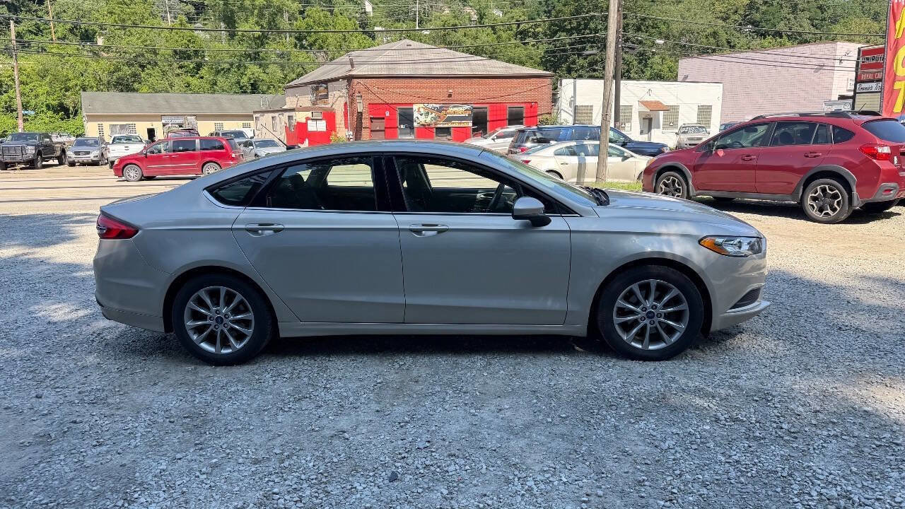 Used 2017 Ford Fusion SE w/ Fusion SE Technology Package image 6