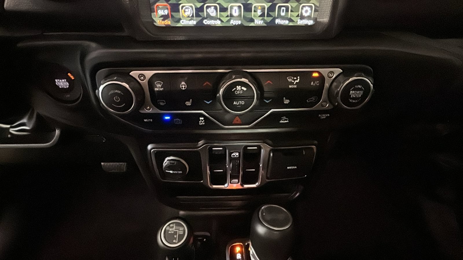 Used 2023 Jeep Wrangler Unlimited Sahara w/ Cold Weather Group AWD/4WD image 26