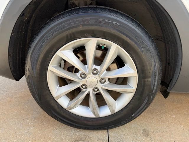 Used 2016 Kia Sorento LX w/ LX Convenience Package image 9