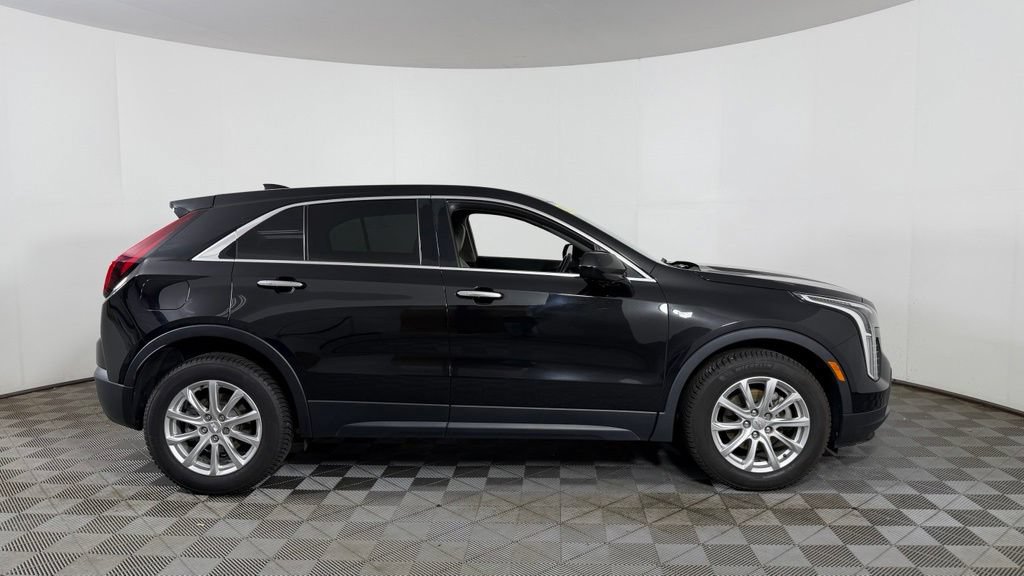 Used 2019 Cadillac XT4 Luxury w/ Cold Weather Package FWD image 10