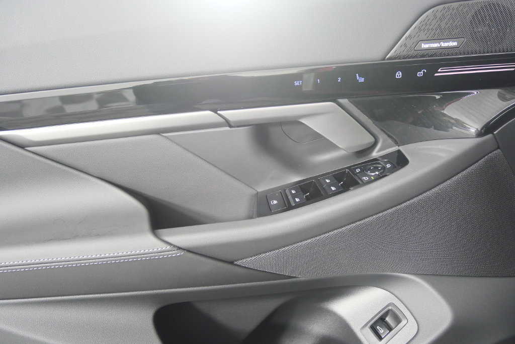 Used 2026 BMW 530i w/ M Sport Package RWD image 9