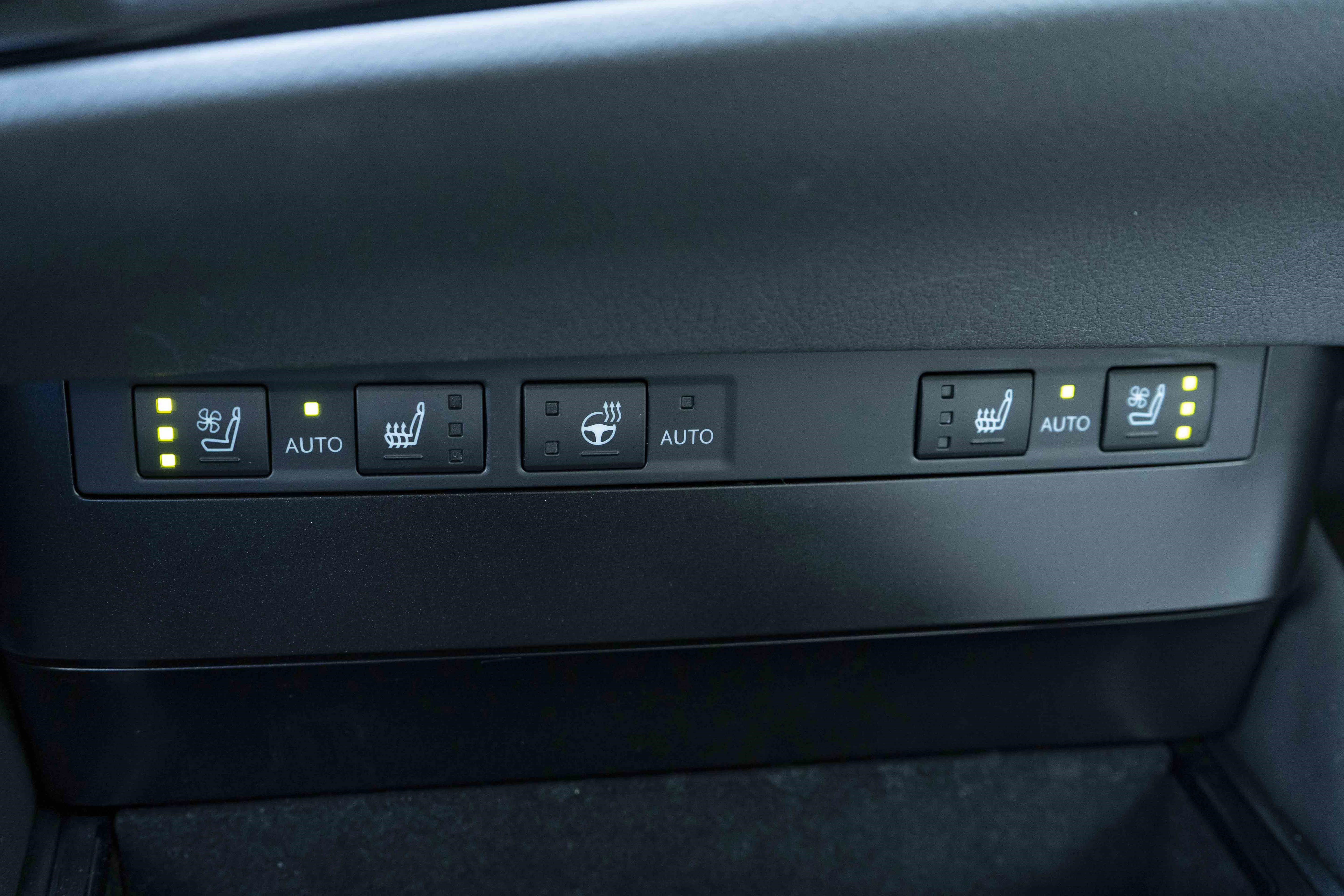 Used 2025 Lexus ES 300h w/ Premium Package image 35