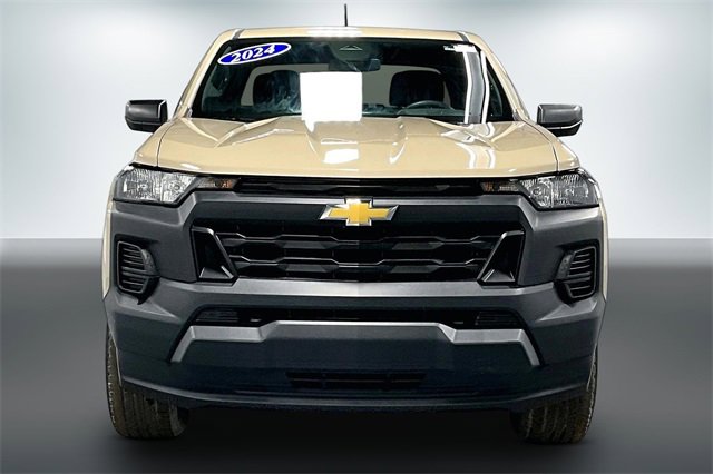 Used 2024 Chevrolet Colorado W/T image 2