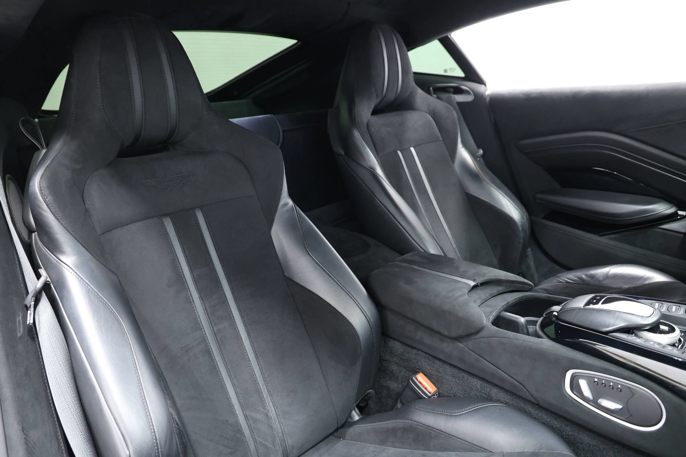 Used 2020 Aston Martin V8 Vantage Coupe RWD image 72