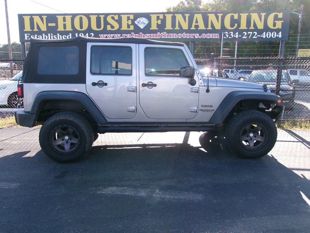 Used 2016 Jeep Wrangler Unlimited Sport w/ Connectivity Group image 7