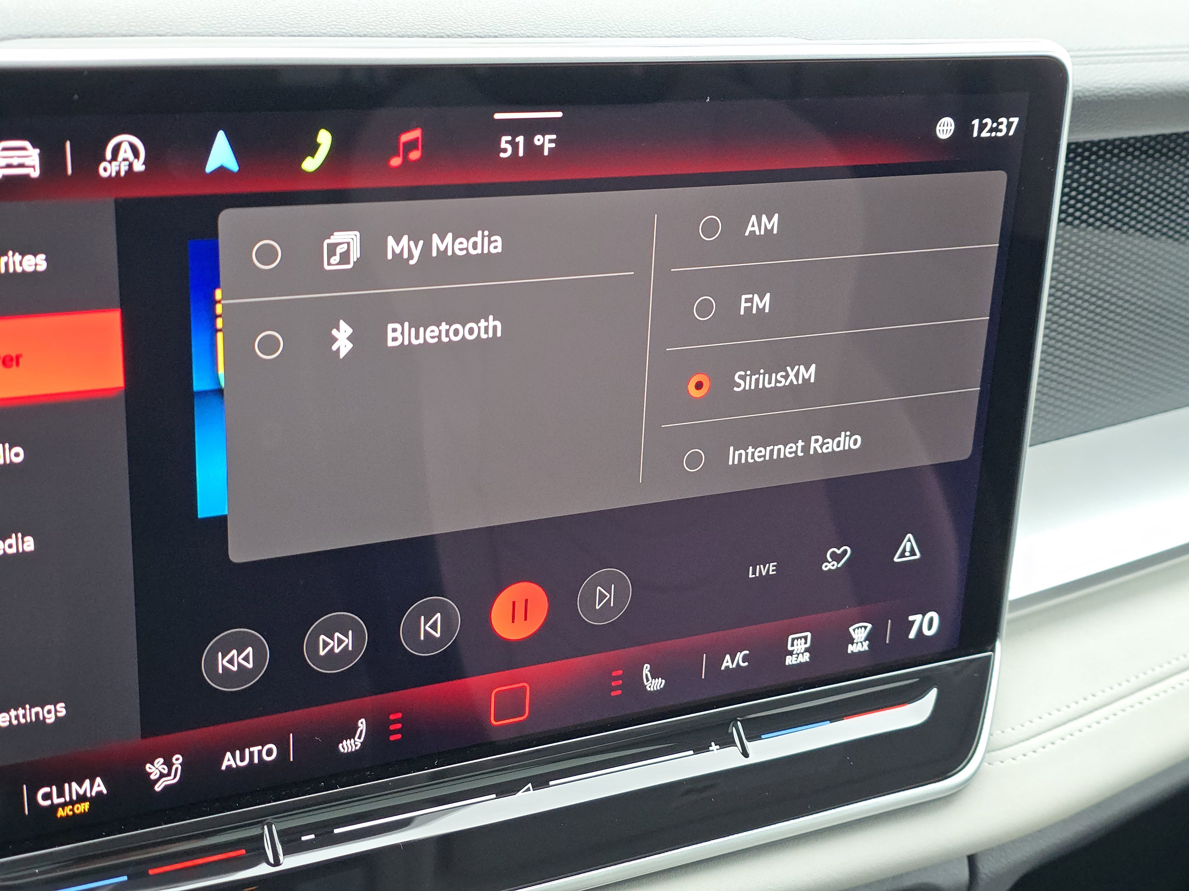 New 2025 Volkswagen Tiguan SE image 24