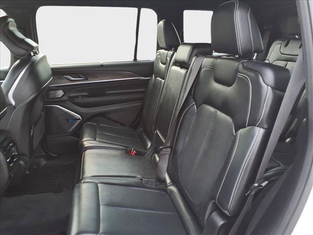 Used 2022 Jeep Grand Cherokee L Overland w/ Luxury Tech Group IV AWD/4WD image 37