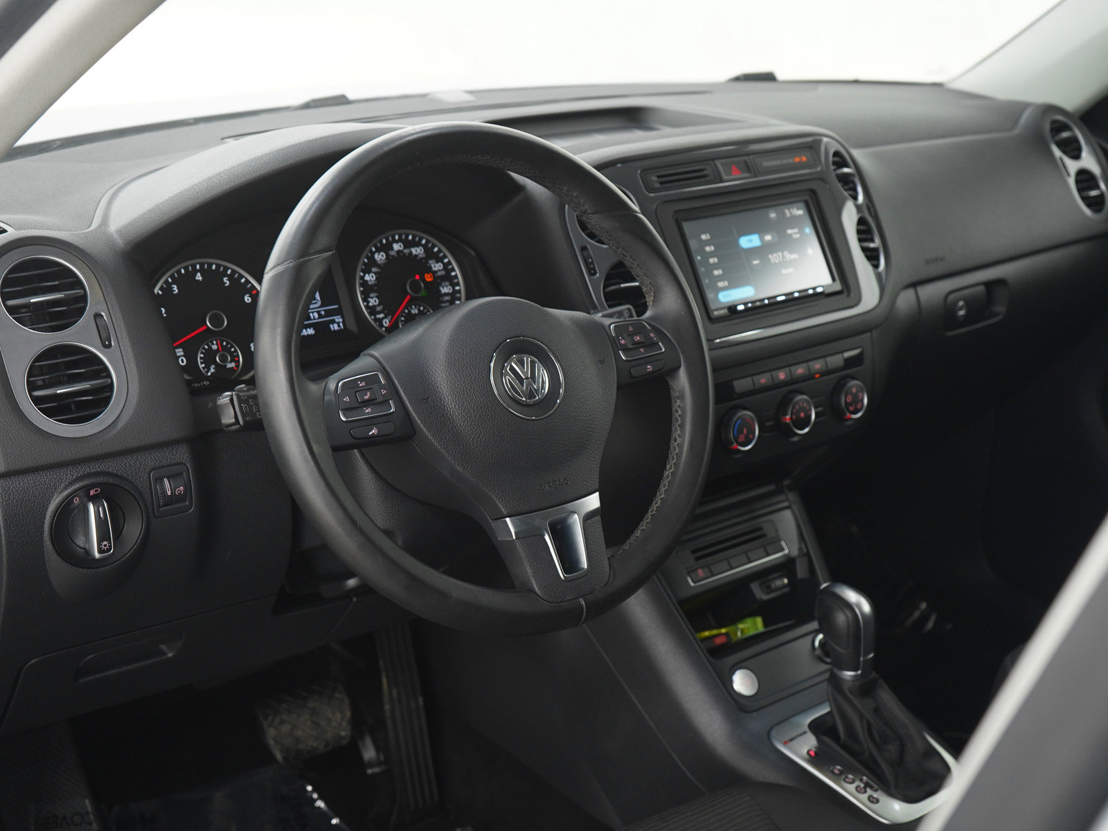 Used 2017 Volkswagen Tiguan S image 23