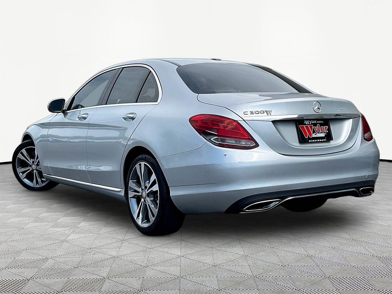 Used 2016 Mercedes-Benz C 300 Sedan image 4