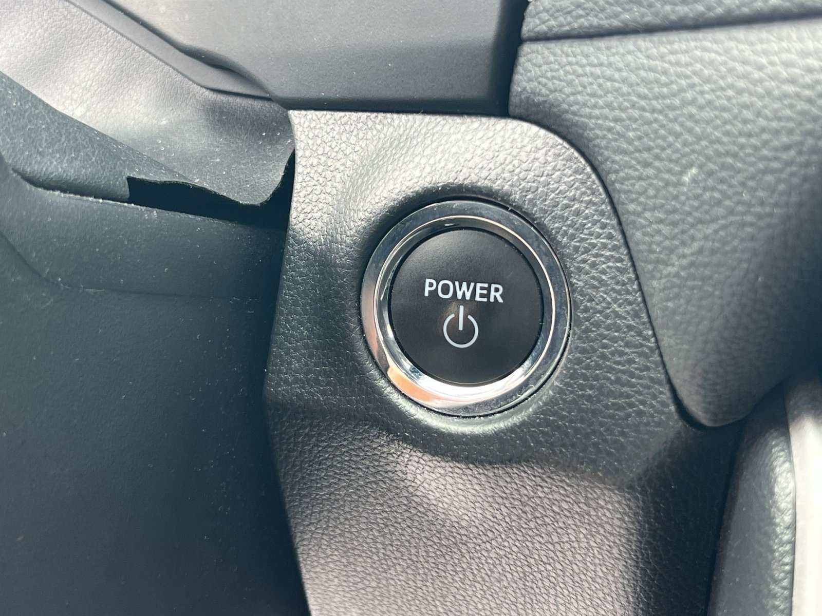 Used 2025 Toyota RAV4 XLE AWD/4WD image 30