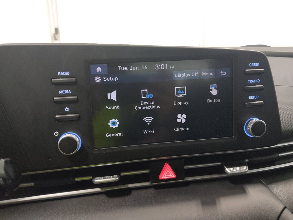 Used 2025 Hyundai Elantra SE FWD image 25