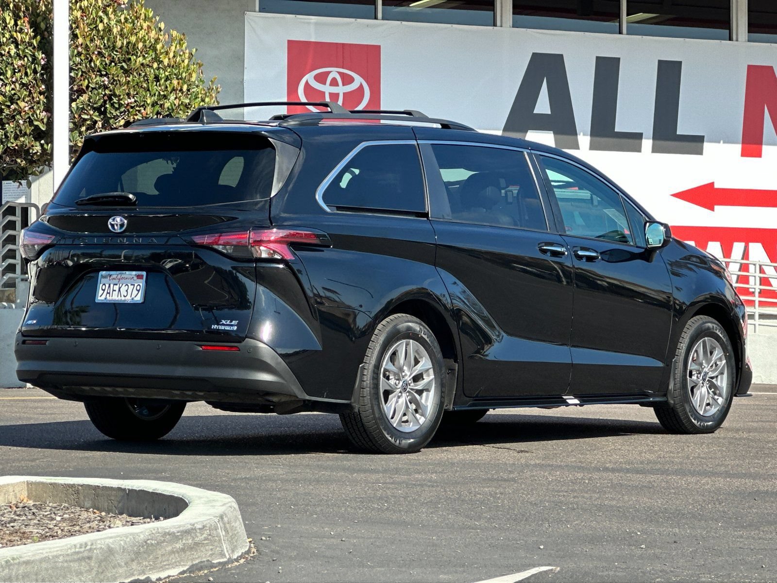 Used 2022 Toyota Sienna XLE w/ XLE Plus Package AWD/4WD image 5