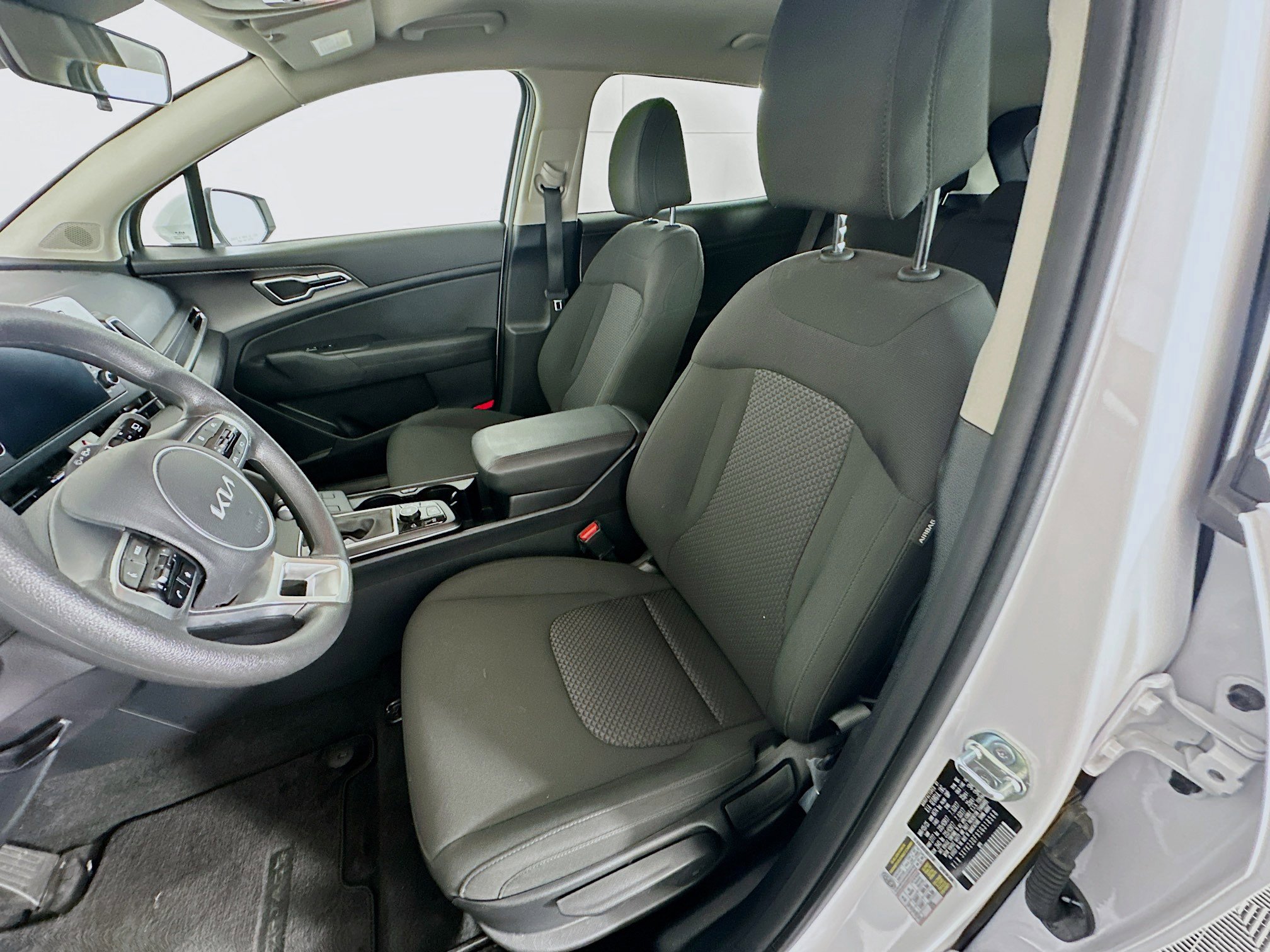 Used 2025 Kia Sportage LX image 13