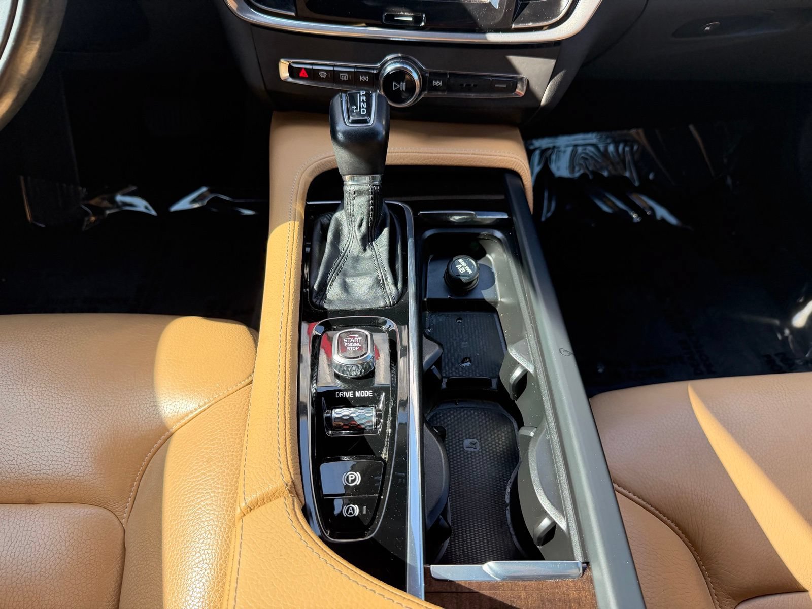 Used 2018 Volvo S90 T5 Momentum w/ Convenience Package AWD/4WD image 16