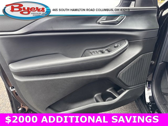 New 2025 Jeep Grand Cherokee Altitude image 12