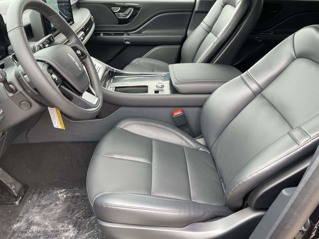 New 2026 Lincoln Aviator 2WD w/ Jet Appearance Package image 13