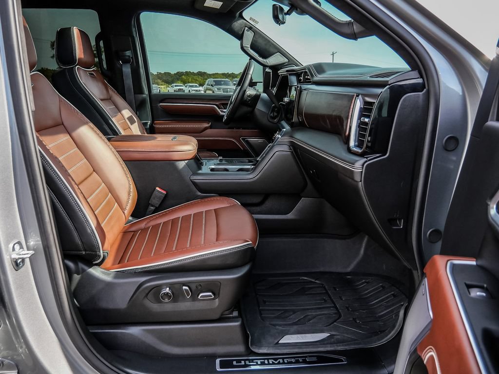 Used 2026 GMC Sierra 2500 Denali Ultimate w/ LPO, Black Badging Package AWD/4WD image 16