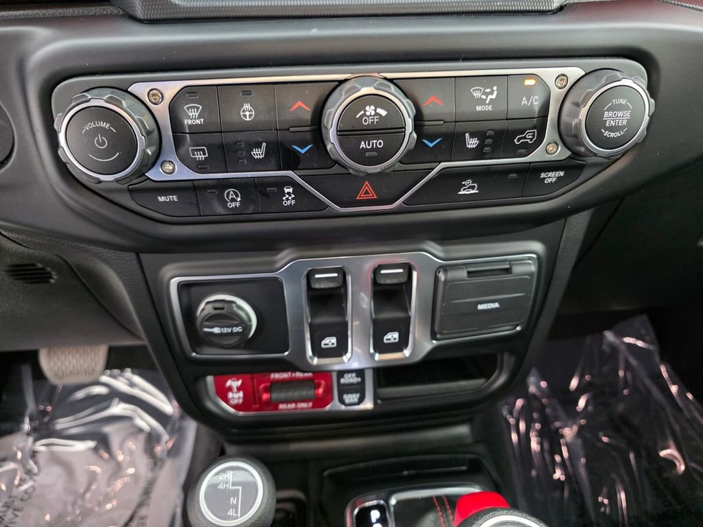 Used 2023 Jeep Wrangler Rubicon w/ Cold Weather Group AWD/4WD image 20