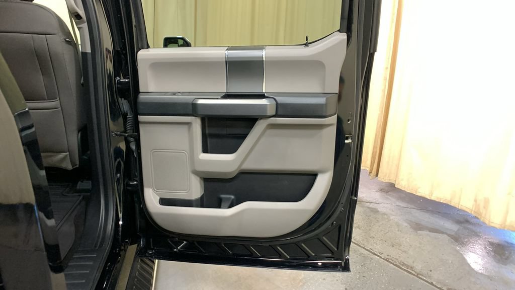 Used 2018 Ford F150 XLT w/ Equipment Group 302A Luxury AWD/4WD image 14
