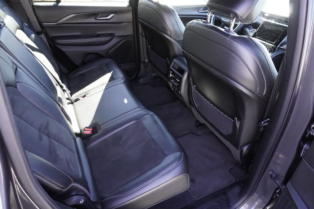 Used 2024 Jeep Grand Cherokee Altitude AWD/4WD image 26