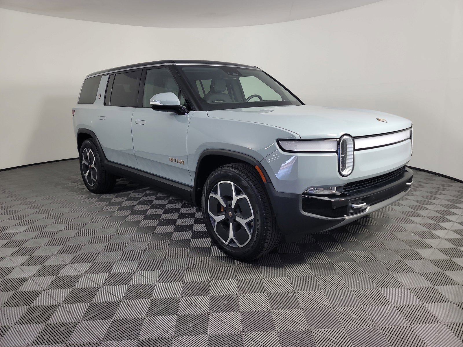 Used 2024 Rivian R1S Adventure AWD/4WD image 7