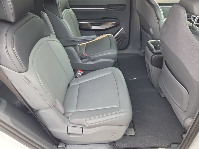 Used 2024 Kia EV9 Light Long Range RWD image 17