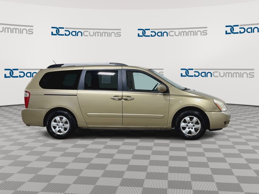 Used 2010 Kia Sedona LX image 9