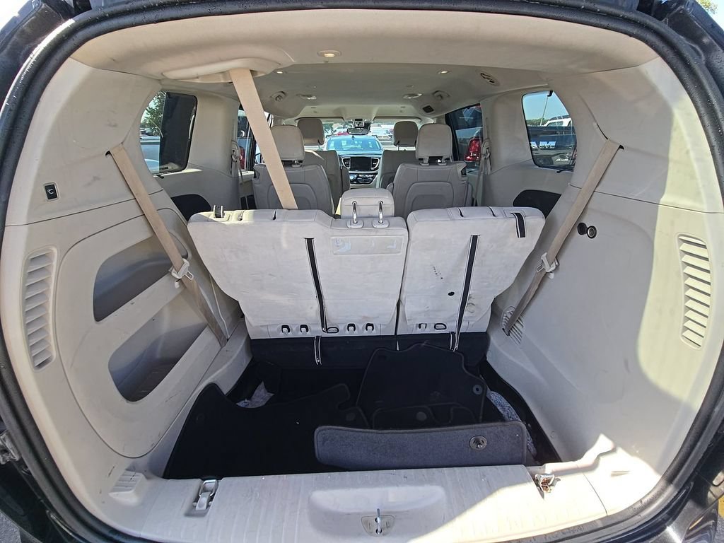 Used 2021 Chrysler Pacifica Touring-L FWD image 6