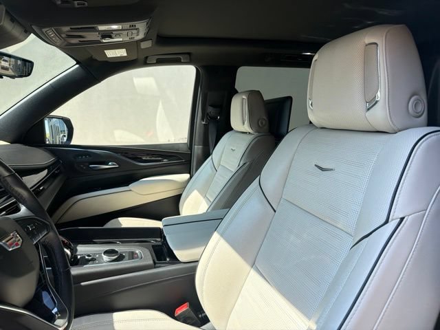 Used 2021 Cadillac Escalade Sport w/ LPO, Illumination Package RWD image 9