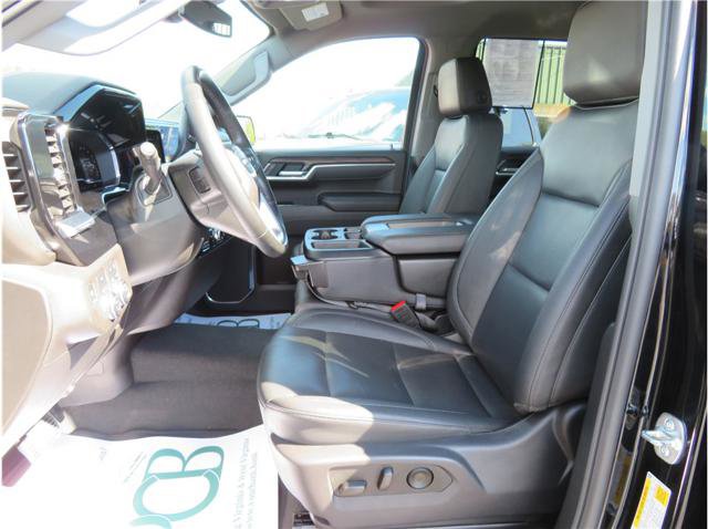 Used 2025 GMC Sierra 1500 SLT AWD/4WD image 4
