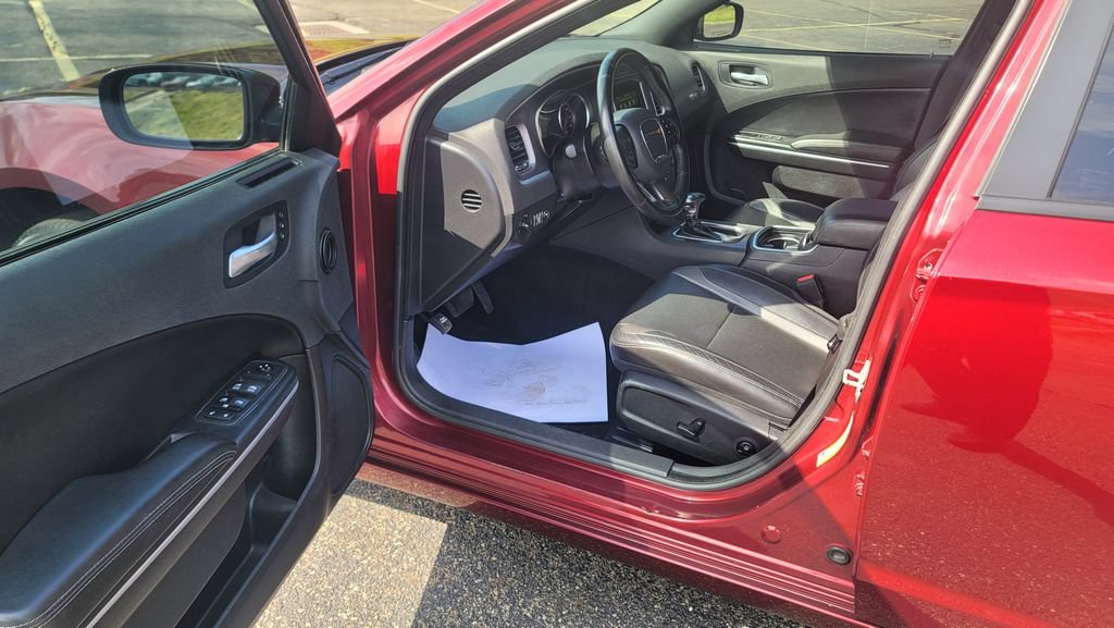 Used 2021 Dodge Charger SXT w/ Leather Interior Group RWD image 18