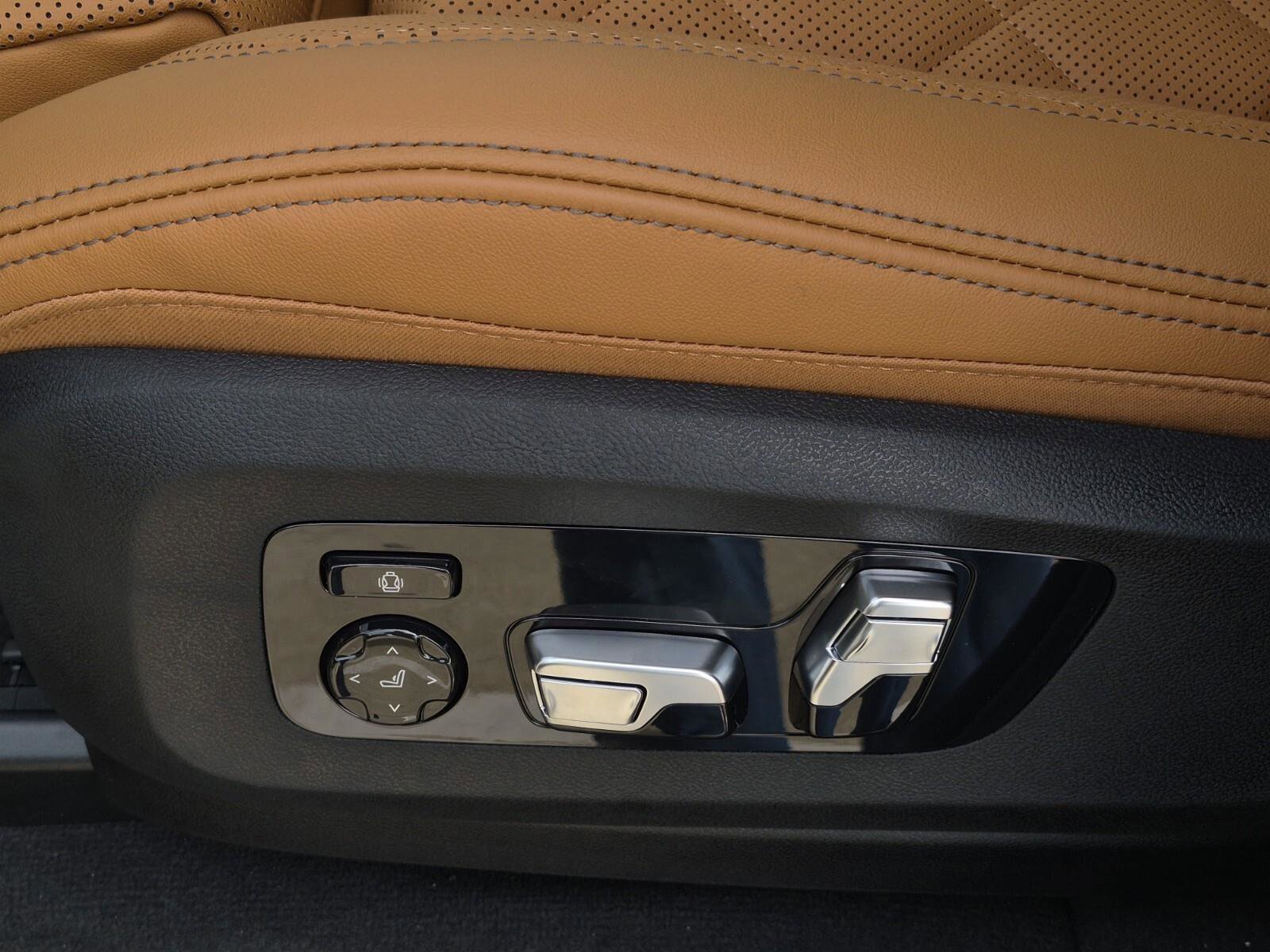 New 2026 BMW X5 xDrive50e w/ Climate Comfort Package image 28