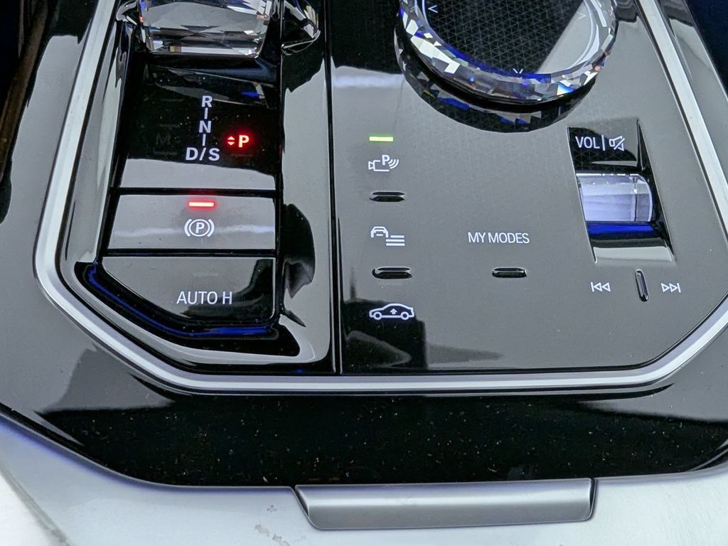 New 2026 BMW 750e xDrive AWD/4WD image 32