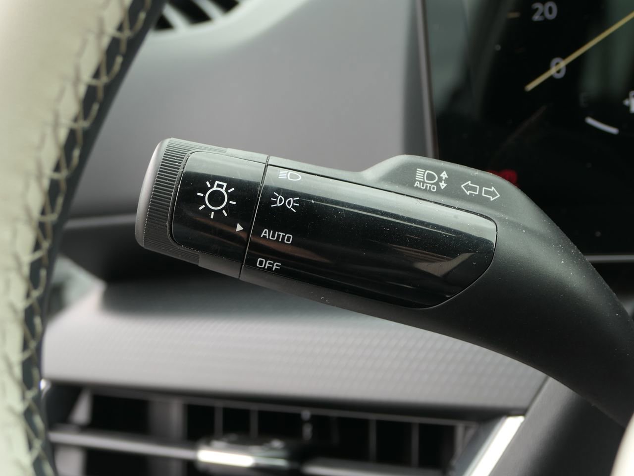 Used 2025 Kia K4 GT-Line w/ GT-Line Sunroof Package FWD image 19