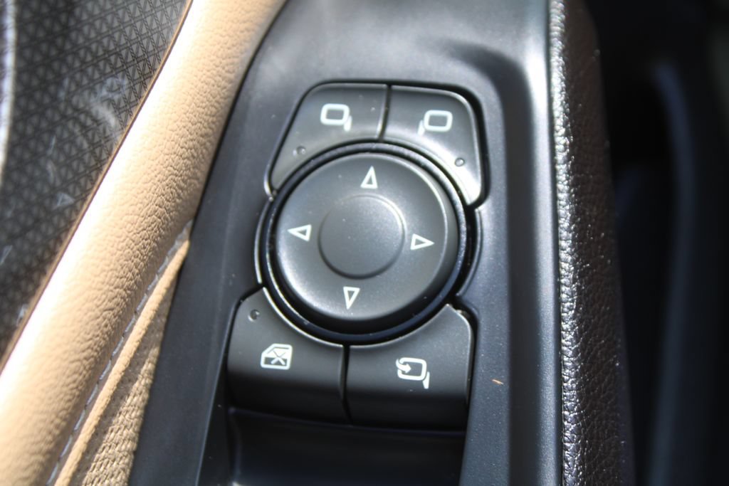 Used 2023 Chevrolet Traverse Premier FWD image 21