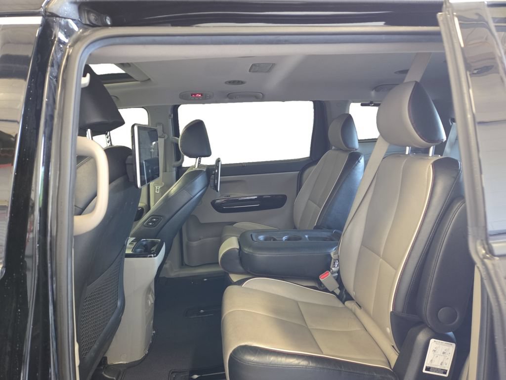 Used 2021 Kia Sedona SX FWD image 27